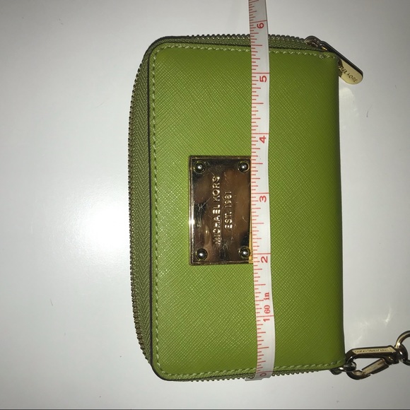 Green Michael Kors credit card wristlet - Picture 4 of 11